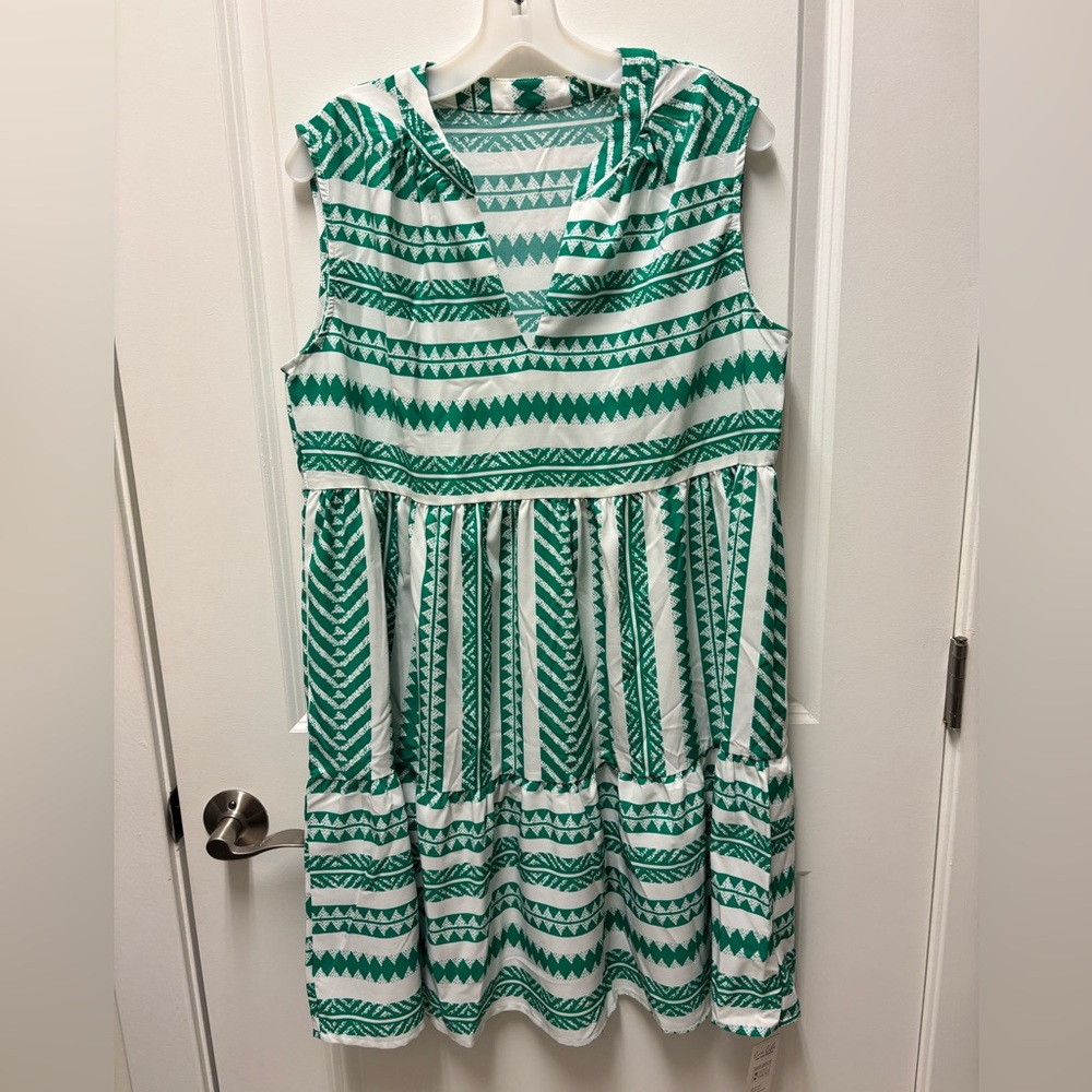 Cupshe Green and White Mini Dress. Size Large NWT